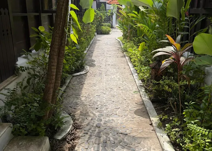 Surfer Paradise Bali Bed & Breakfast 3*